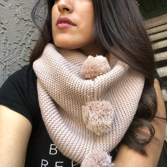 MAUVE POM POM WARM AND FUZZY INFINITY SCARF - Picture 3 of 8